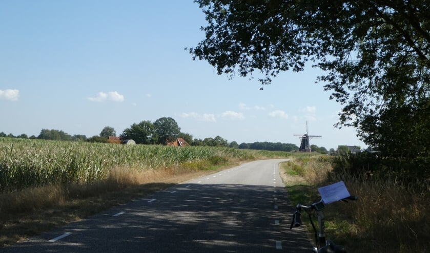 Fietsen over mooie weggetjes. Foto: B. Bruggink