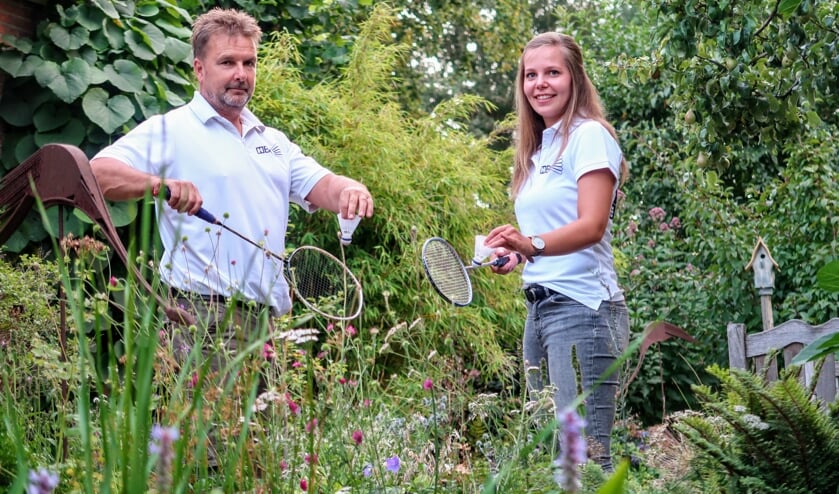 Hans Zweverink en Aniek Luesink zijn beiden al jarenlang lid van de Hengelose badmintonclub (HBC). Foto: Luuk Stam