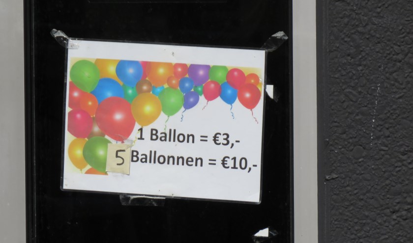 De Sisha lounge aan de Grutstraat verkoopt ballonnen. Foto: Bert Vinkenborg