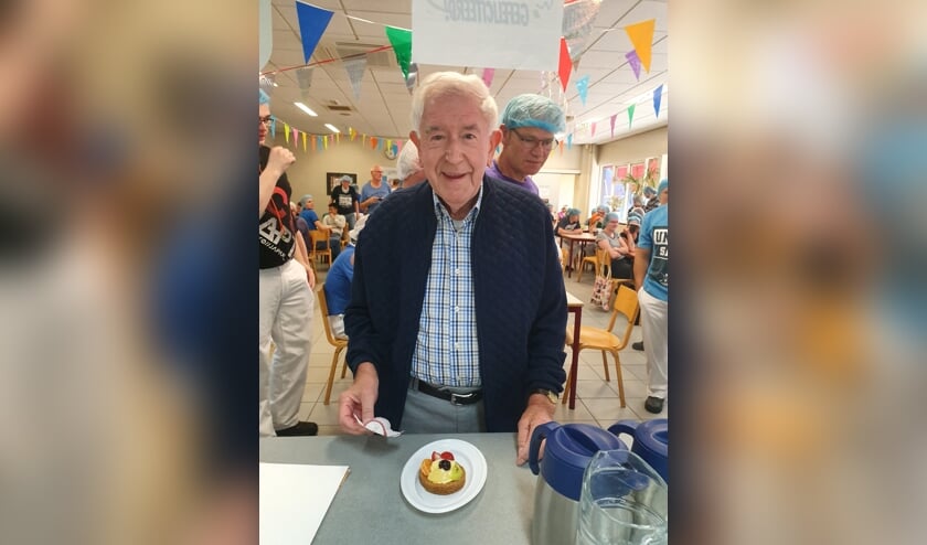 Henk Elshof geniet van de feestelijkheden. Foto: eigen foto