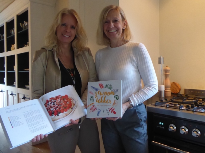 Ellen Richardson en Sietske Nogueras trots op 'Gewoon lekker' kookboek