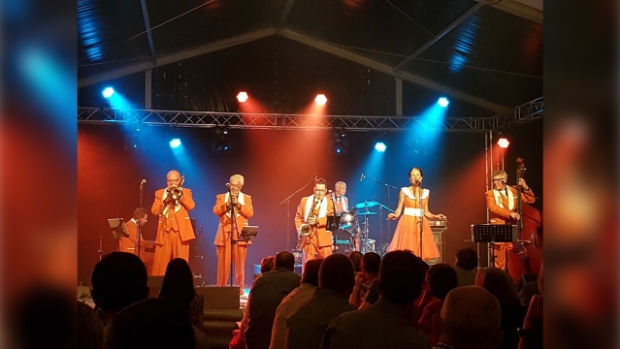 Jazz Connection met Angela (zang)