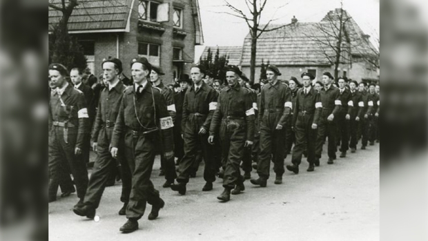 Foto van het Dutch National Batallion met daarop o.a. G.W. Kleisen (sr.)