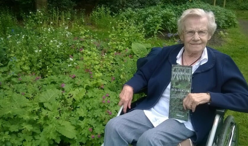 Mevrouw Lubbers in de beeldentuin