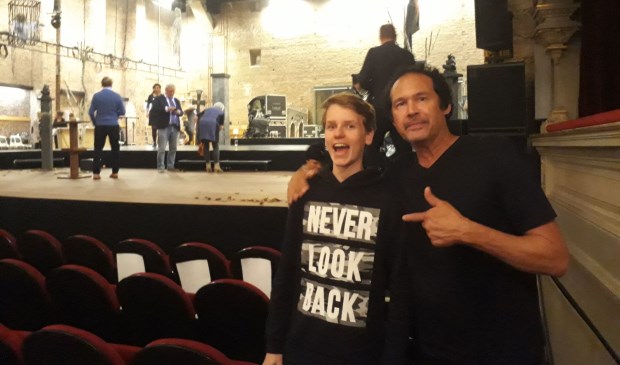 Raven poseert met een enthousiaste fan uit Amersfoort.