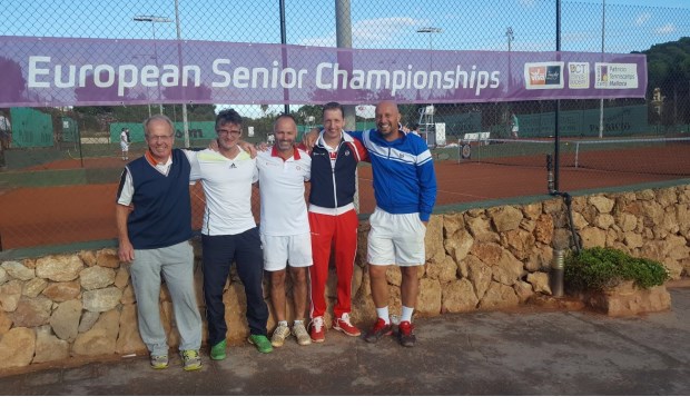 Van links naar rechts:
Ronald van der Horst (trainer TV De Hout), Roy Boontje (trainer TV Limmen), Huseyin Diktas (trainer TV Het Vennewater), Daniel Meure en Kris Portael (trainer BLTC Blaricum)