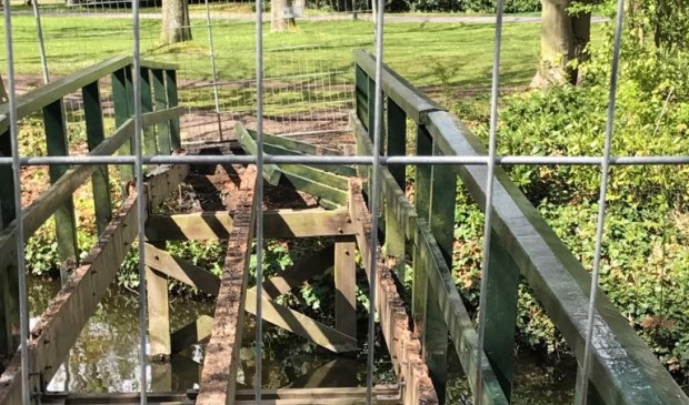 De afgesloten brug bij het Ter Coulster bos.
Foto: Ronald van Stiphout