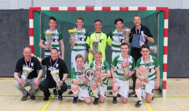 Achterste rij: Hidde, Daan, Tom, Skip, Juriaan(coach)
Voorste rij: Dolf (teammanager), René(begeleider), Jens, Tim, Dennis, Merlijn
