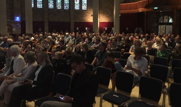 Een volle zaal
Foto: Marcel Keet