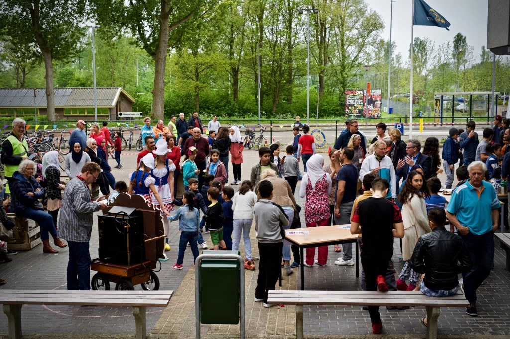 Druk bezochte Hollandse dag bij AZC