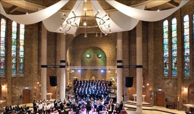 Het Oratoriumkoor in Heiloo voert hier de Matthäus Passion van J.S. Bach op in de Cultuurkoepel. Foto: Annemarie Edam