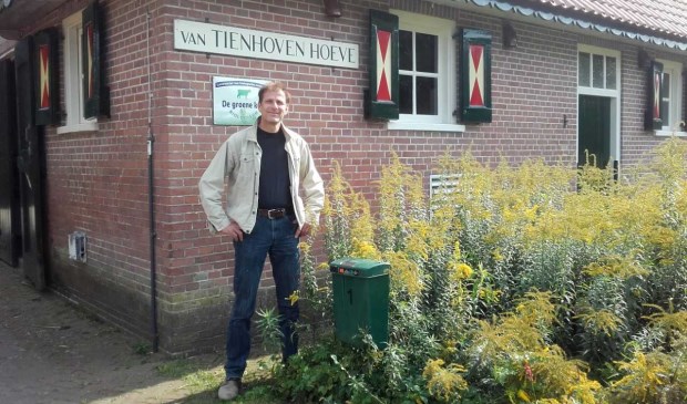 Michiel Mooij voor boerderij 'Van Tienhovehoeve'