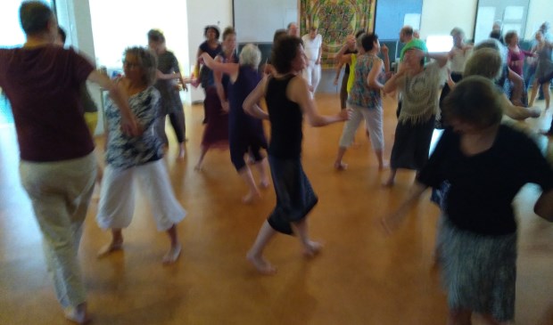 Biodanza: een combinatie van muziek, bewegen en ervaren