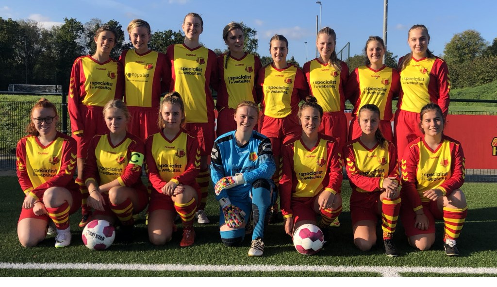 Het team van HSV Vrouwen 2
Staand: Stella Janssen, Tessa Bakker (beiden MO19), Donna de Graaff, Ieke Noort, Michelle Schouten, Eline de Jager, Anouk Bais en Natasja Velseboer Zittend: Shenna Slattery, Jet Leering, Rose Kleefman. Miranda Bakker, Ralia el Bouazzati, Bente Posch en Puck van der Nesse Niet op de foto: Lieke Kamps