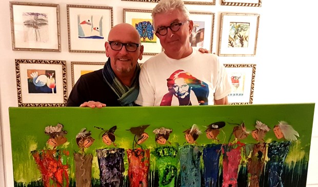 Martin en Wim met het te veilen doek