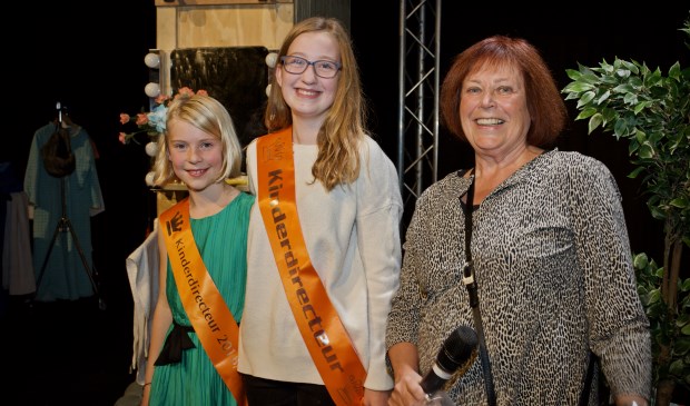 De nieuwe Kinderdirecteur van de Bibliotheek Heiloo Lotta Sengers (links), samen met Caoímhe van den Brug en Jeanette Braam.