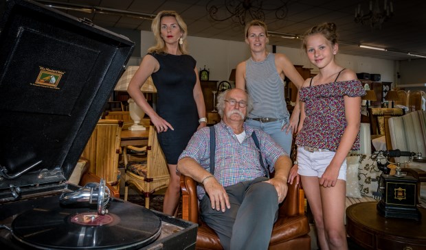 Kees Anema met zijn dochters en één van de kleindochters.