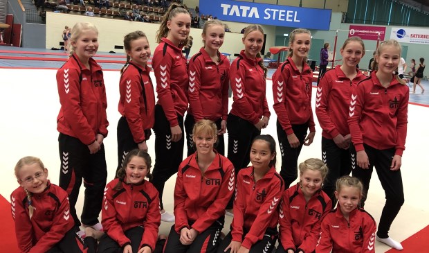 v.l.n.r. achter: Ellemieke, Dana, Mila, Elise, Brechtje, Khee, Lianna en Sara. v.l.n.r. voor: Alissa, Daimy, Esmee, Nicole en Heidi.