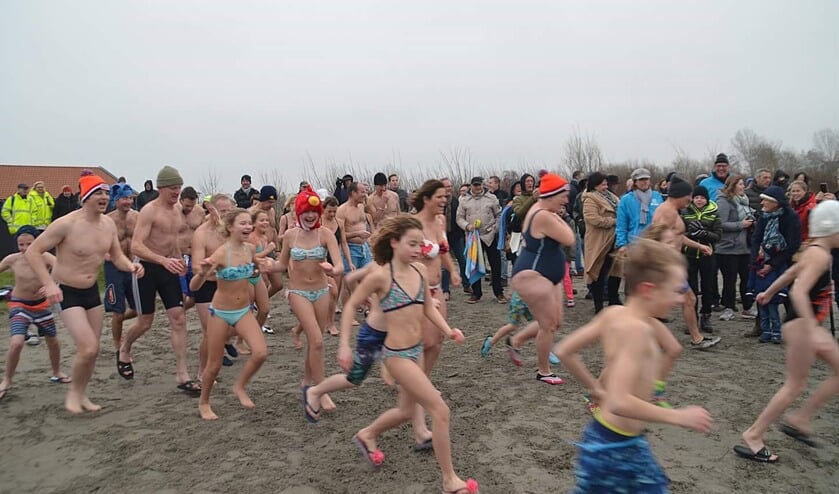 De nieuwjaarsduik in 2017.