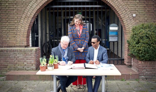vlnr: wethouder Wim Swart, huisarts Marjoleine Markvoort en directeur Eric Venghaus