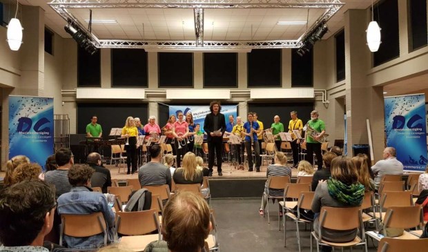 Het opleidingsorkest van Emergo kreeg mooie worden en punten bij het opleidingsfestival van OG Krommenie