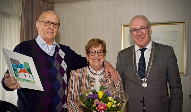 Zestig jaar getrouwd! Dan komt de burgemeester op bezoek.