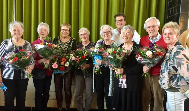 V.l.n.r Leny Baltus, Rina Deijle, Nora Bruyn, Truus Kunst, Gerda Dekker, Joost Lammerts regiomanager, Els van Hardeveld, Nico de Both en Verula van der Molen vrijwilligerscoordinator.
Niet op de foto: Bettie Langendoen, Anna Franken, Dora Thyssen, Wies Bart, Jean Haazelager en Wim Dusseldorp. 