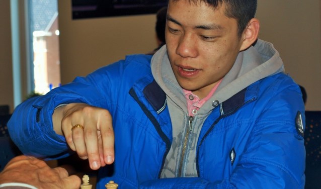 Topspeler Hing Ting Lai komt simultaanschaken in Limmen.