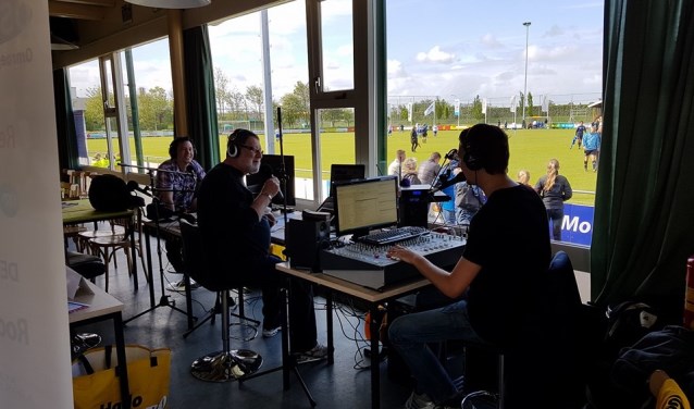 Ook dit jaar staat de studio van OSU Radio weer in de kantine van FC Uitgeest.