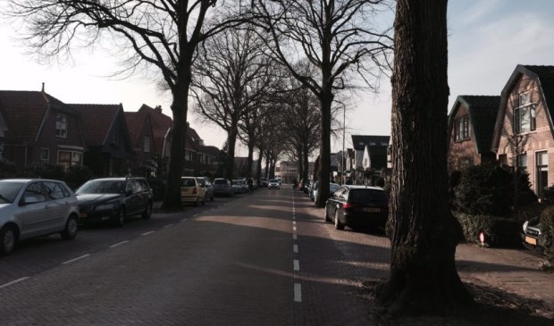 Op de Stationsweg worden twee wegversmallingen aangebracht.