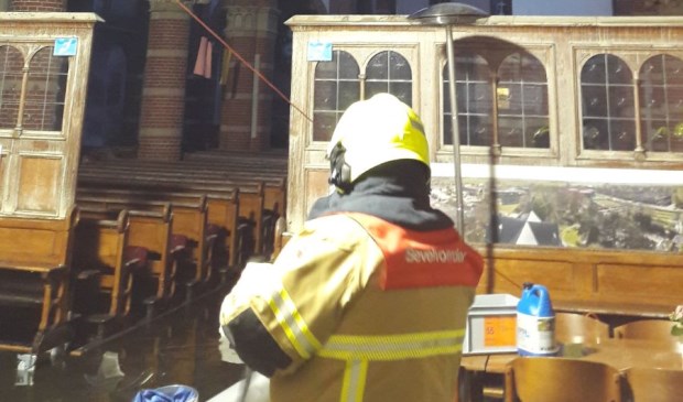 Brandweerman in actie donderdagavond.