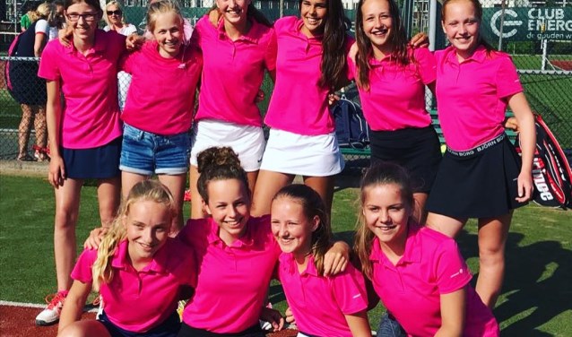 Achterste rij vlnr: Dorien, Linde, Sanne, Rosa, Lotte, Denise.???????Onderste rij vlnr: Anne, Quinte, Dewi, Shanna.
