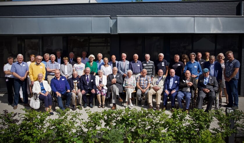 Alle veteranen met een naaste en de burgemeester en de wethouders.
