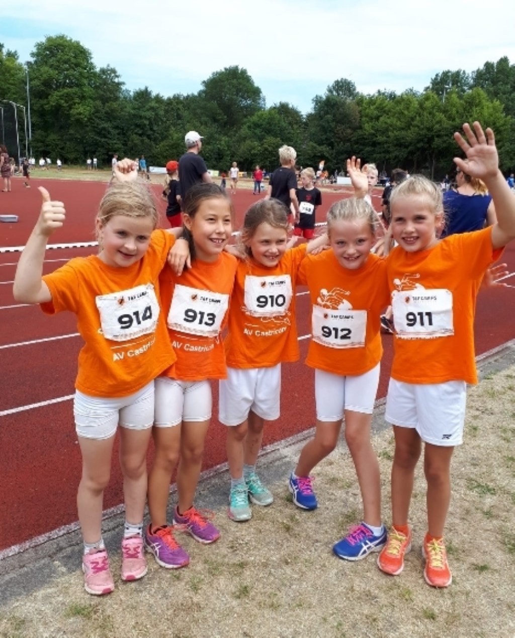 v.l.n.r. Sara de Waard, Noa Popot, Elin Bernhard, Janne van der Meer en Robyn Besselink