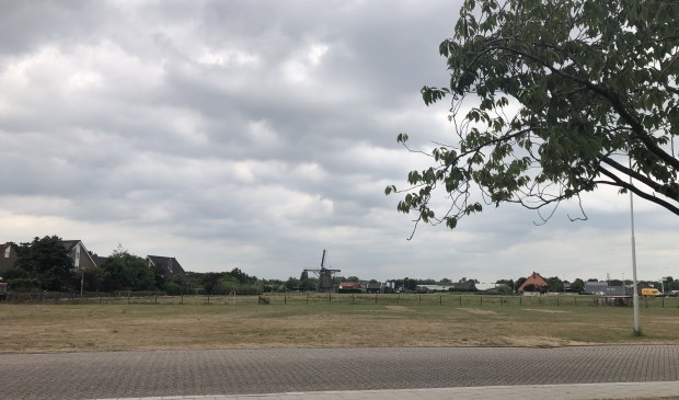 Het veld is nu nog leeg, maar binnenkort barst De Huttenweek los