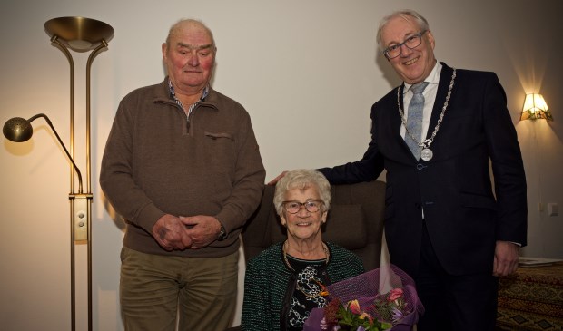 Echtpaar Onderwater-Mous en burgemeester Hans Romeyn