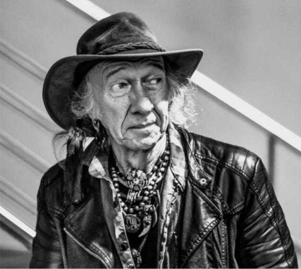 Henk Haanraads, 55 jaar met liefde voor gitaar en publiek.