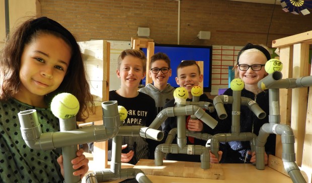 Het eindresultaat van de techniekworskhop, met dank aan Kösters elektro en Wildkamp Techniek.