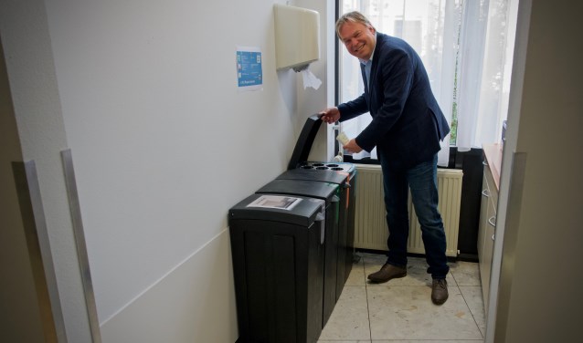 Ook op het gemeentehuis doet men aan afvalscheiding.