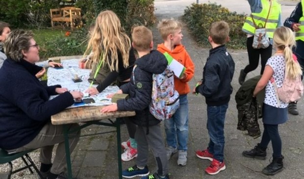 Dringen geblazen bij de stempelpost