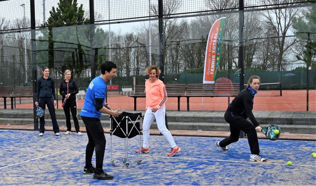 Ook bij de opening van de padelbanen werden gratis padelclinics gegeven bij TCHU.