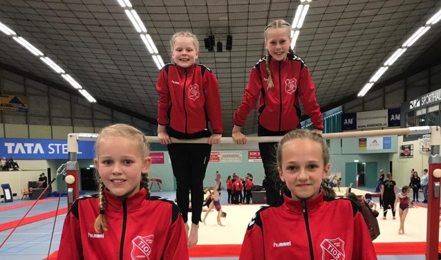 Boven Jorieke (l) en Britt (r). Onder Dewi (l) en Renée (r).