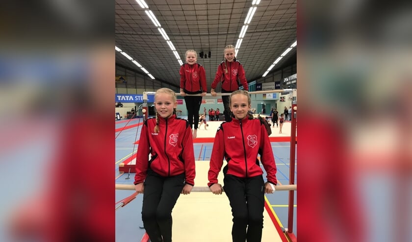 Boven Jorieke (l) en Britt (r). Onder Dewi (l) en Renée (r).