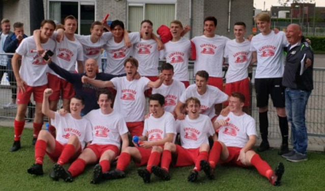 V.l.n.r. boven: Avis, Beers, Ligthart, Biesterveld, Stiegelis, Van Dijk, Van der Velden, Bijlsma, De Vries, Wessels (trainer/coach). Midden: Beers (ass. coach), Groot, Vestering, Piet.Onder: Blei, Postma, Henschen, Taylor, Haanstra.