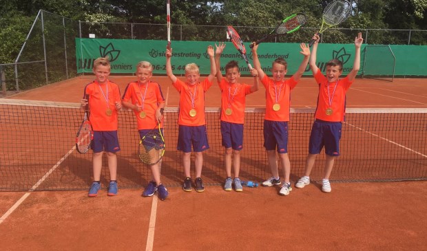 Ongeslagen kampioen geworden in Groen2, van links naar rechts Ruben, Valentijn, Job, Luca, Stan en Dean