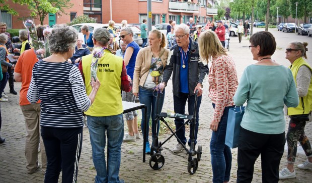 Bij de laatste stempelpost werden pioenrozen en medailles uitgereikt.