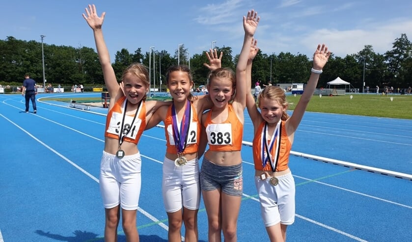 Robyn Besselink, Noa Popot, Jasmijn Kloek en Elin Bernhard