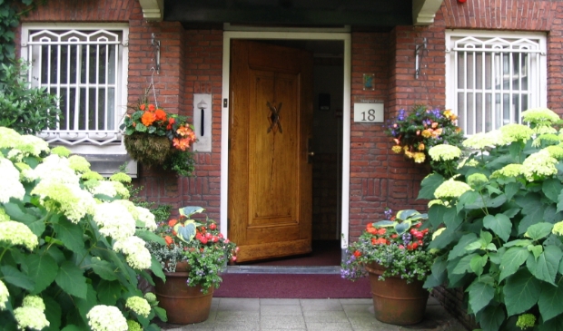 openstaande voordeur hospice Kajan