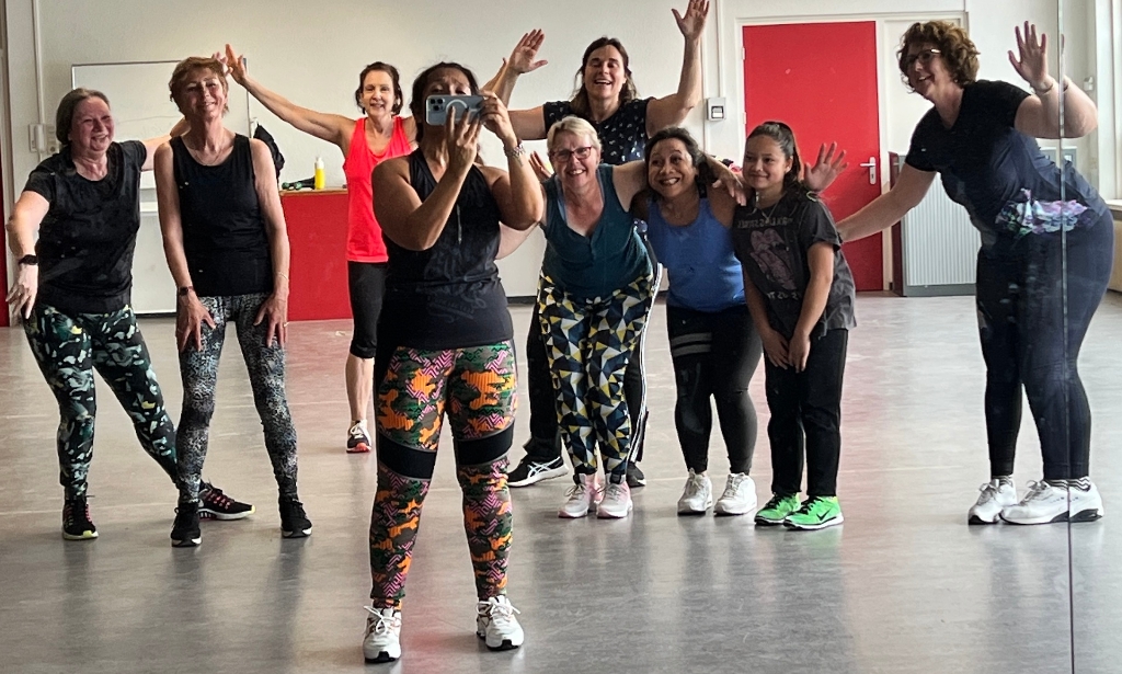 Gezellige groep bij Zumba met Sher