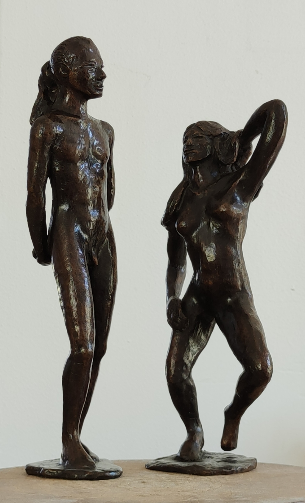 Staand naakt man + Danseres, bronzen